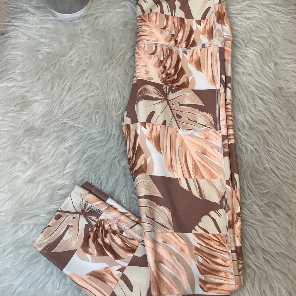 Nike Women’s Printed Crop Legging Color Multi Size XS